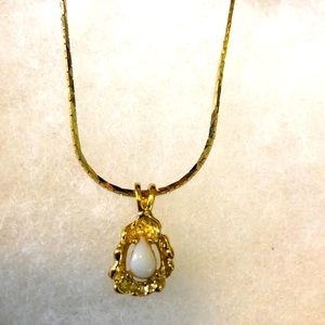 🌼Beautiful Estate Dainty Opal Necklace